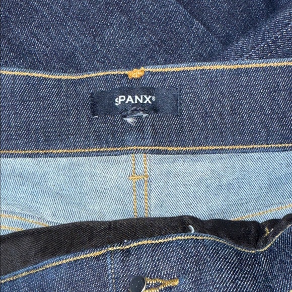 Like new condition Spanx Classic Blue Women's Jeans Petite size medium - Picture 3 of 5